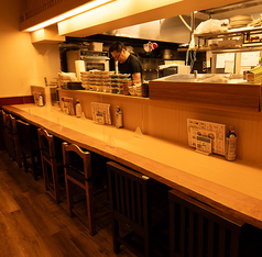 カウンターは6席ご用意しております！1人飲みやデートにもぴったりです！