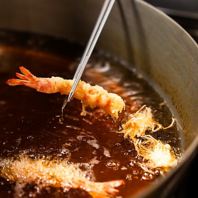 ぷりっとした身に、香ばしい衣が纏う。