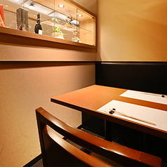 ご接待やご家族のお祝いなど、プライベートな空間でのお食事に最適な完全個室をご用意しております。心ゆくまでお食事をお楽しみください。