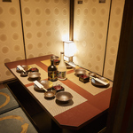 【居心地抜群な空間で♪】当店は全席掘りごたつ席！足を伸ばしてリラックスしてお寛ぎいただけます！