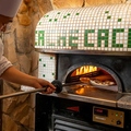 料理メニュー写真 店内ピザ窯で仕上げるピッツァ