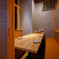 まったりとお話するのもワイワイ盛り上がるのも使い方はお客様次第！おしゃれな店内となっておりますので周りを気にせずお楽しみいただけます！お席のご要望などございましたらお気軽にお電話でお問い合わせくださいませ！(川崎/個室/餃子/もつ鍋/野菜巻き/焼き鳥/食べ放題/飲み放題/デート/20時以降/記念日/接待/宴会)