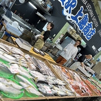 いきいき魚市の人気店上島商店から新鮮な海鮮を仕入れ