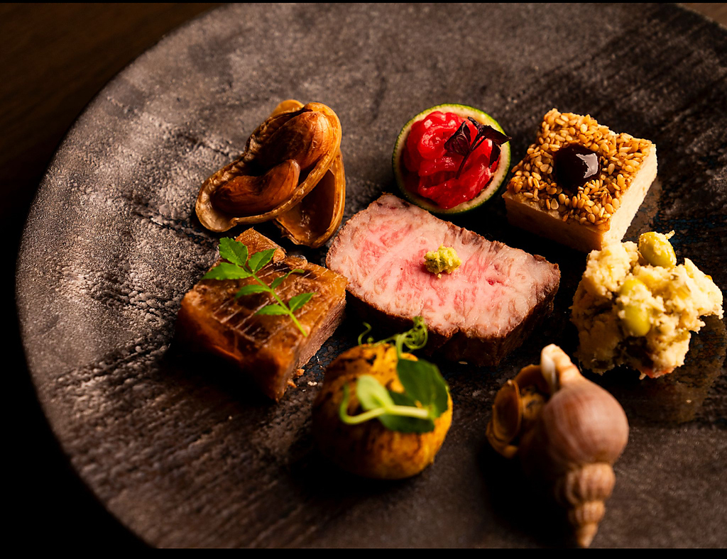 ＜月替わりの旬のコース料理は肉料理を存分にお愉しみ頂けます＞