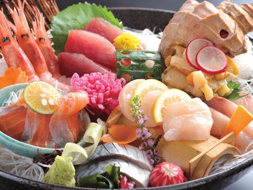 鮮度にこだわった新鮮なお刺身も盛り合わせはもちろん単品も各種ご用意！