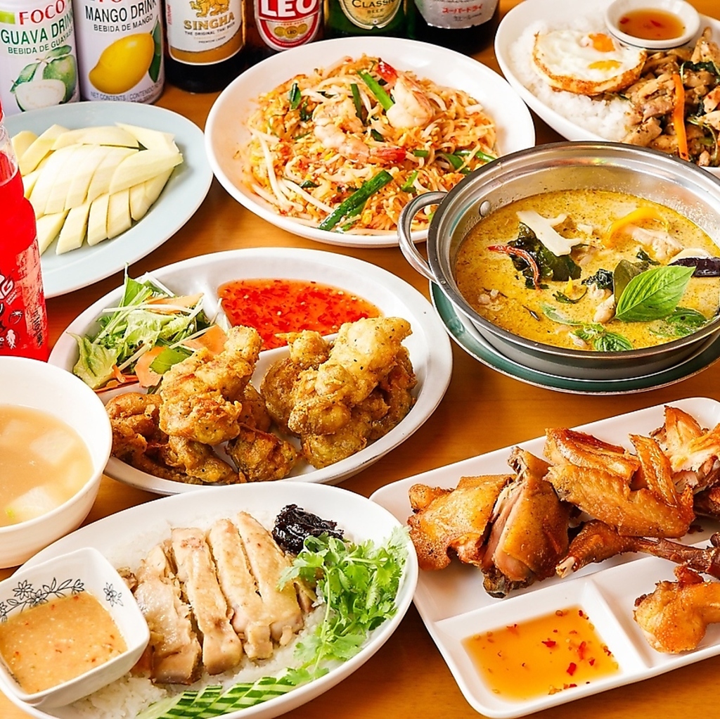 熟練のタイ人シェフが振る舞う至高の本場の味を、100種超の豊富なメニューで堪能。