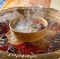◆火鍋は赤・白ございます。香辛料バッチリ効いた健康に良い一品！◆