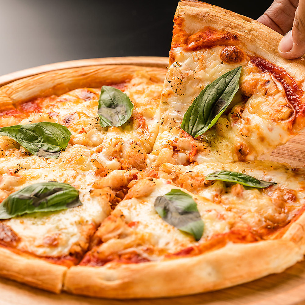 おすすめ逸品★『シンプルマルゲリータピッツァ』定番人気！！とろっとしたチーズがたまりません！！