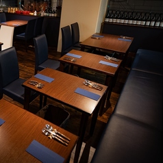 ゆったりお過ごしいただけるソファー席もご用意しております。