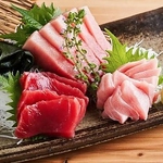 新鮮な鮮魚を厳選仕入れ。 素材の旨みを活かした逸品をぜひご賞味ください。