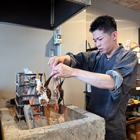 こだわりの炉端でじっくりと焼き上げています◎