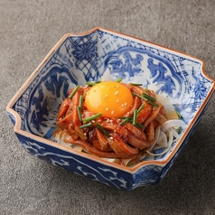 牛タンと香味野菜のユッケ