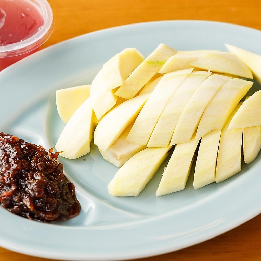 熟練コックが贈る本格タイ料理パーティー。バー風の店内でリラックスしたひとときを。