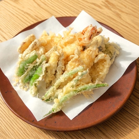 揚げたての天ぷらと手作り家庭料理を気軽に楽しめる 『天ぷら居酒屋』