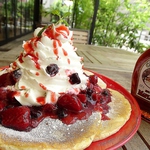 BIGサイズのアメリカンスイーツパンケーキ♪フルーツやクリームた～っぷり☆