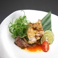 料理メニュー写真&nbsp;つくば鶏の炭火焼き 奥久慈卵黄ソース 九条ネギを添えて