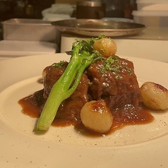 子羊肩肉と玉ねぎのブレゼ