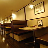 お一人様からご家族までゆったりくつろげるBOXシートで昔ながらの洋食を心ゆくまでお楽しみください♪