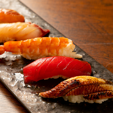 ”すさび（遊び）心を込めて” 魚介に縛られない多彩な食材が織りなす独創性