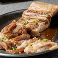 料理メニュー写真&nbsp;名物 骨付カルビ＜韓国味付＞