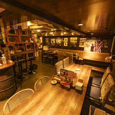 4名様用のテーブルを繋げて、15名様でご利用いただけます。何かと使い勝手が良く、合コンや、会社宴会などにもおすすめです!