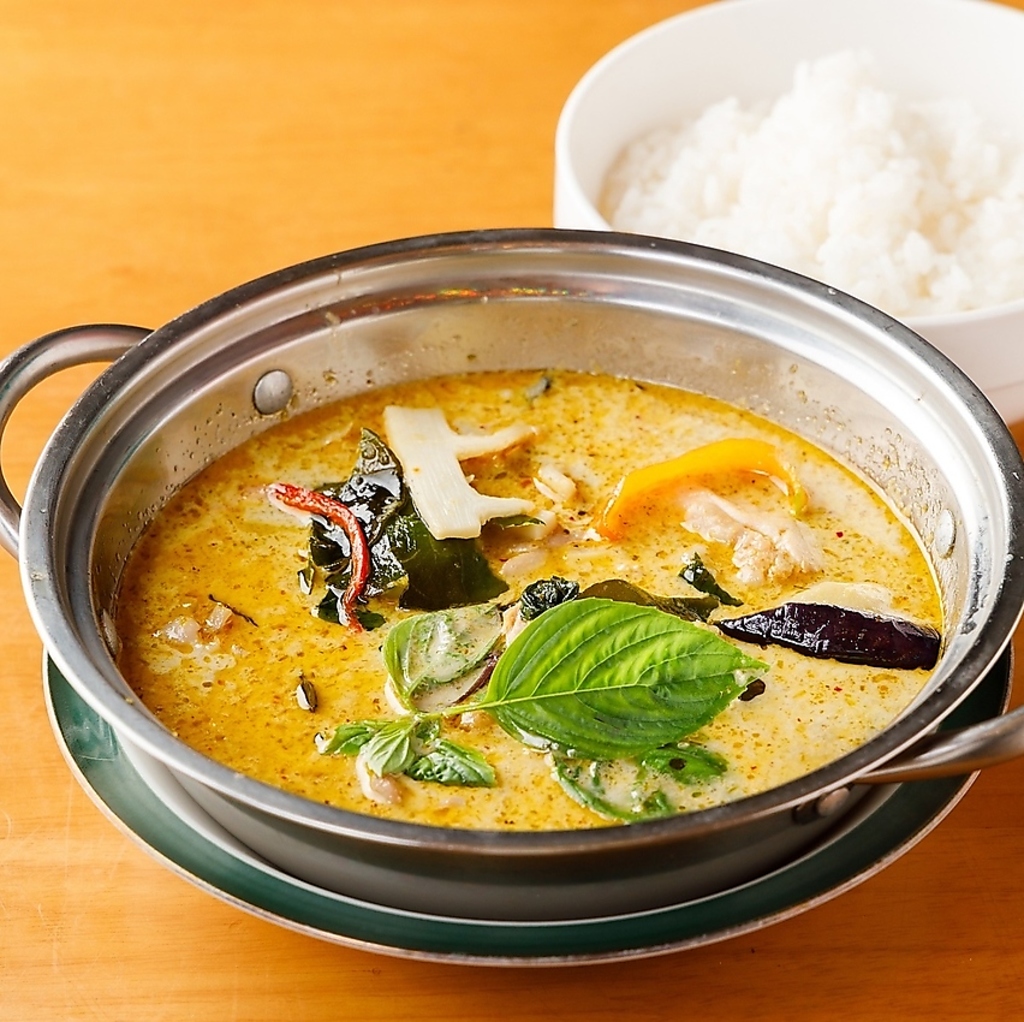 お酒が進む本場タイの味。100通りの選択肢で、ゲスト全員が満足する特別な宴会を。