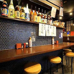 カウンターにはお酒がズラリ。