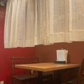 【テーブル：最大4名様掛け】オシャレで落ち着いた雰囲気がある店内で、デートでのご利用にもオススメ♪