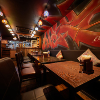 昼はカレー、夜は炭火焼きと創作。2つの顔を持つバル