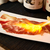 お肉、鮮魚、野菜、果物、全て今が旬の食材を使用した創作料理をお届け致します。料理長が腕を揮った逸品料理の数々はリピーター続出です。新宿でトップクラスのお料理をリーズナブルなお値段でお楽しみいただける居酒屋は当店だけ!お客様のご要望があればお好みに合わせて調理法のアレンジもいたします。