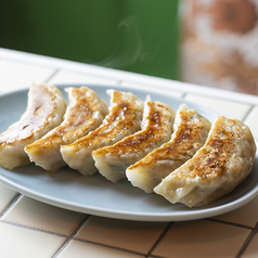 店内仕込みの本物の餃子
