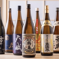 日本各地から取り寄せたこだわりの酒と料理の数々