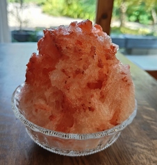 自家製いちごソースかき氷 お茶付(13:30~カフェタイムメニュー)