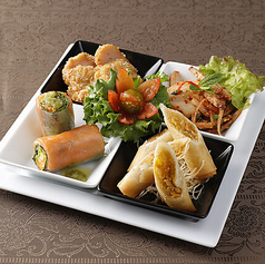 タイ前菜4種盛り合わせ～生春巻き・ナムトック・海老のすり身揚げ・揚げ春巻き