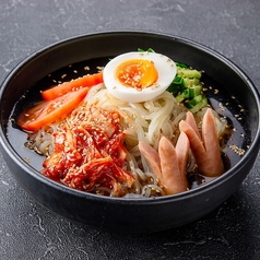 ランチに◎前菜付冷麺1000円(税込)や和牛上カルビ定食♪