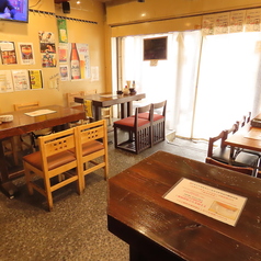 店内入り口側テーブル