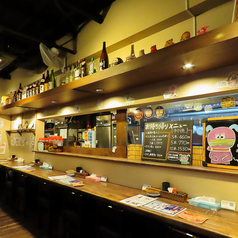 気楽なひとり飲みやご同僚とのお仕事帰りの一杯にちょうど良い、居心地抜群のカウンター席です♪