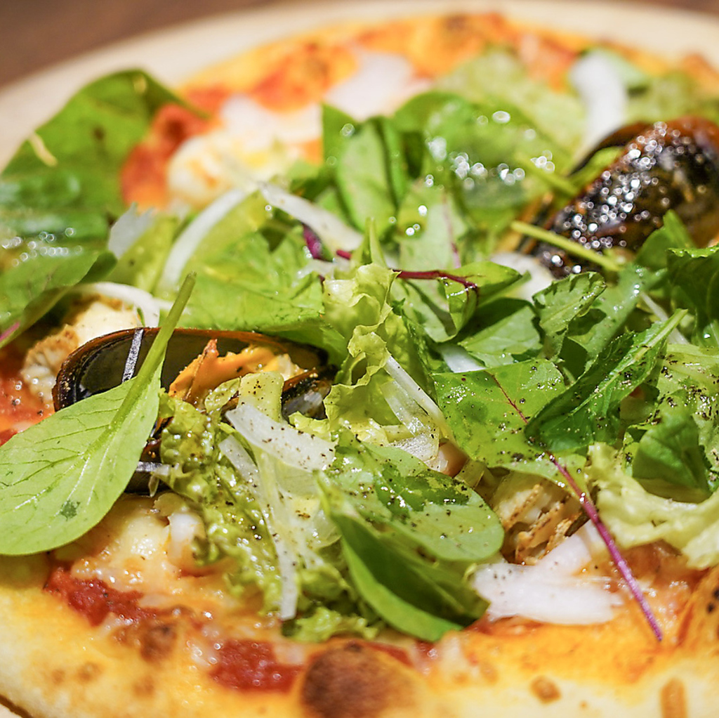 シーフードサラダピザ