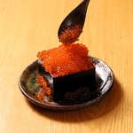 イクラをこぼれるまで盛ったいくらこぼれ飯をご賞味あれ