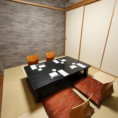 完全プライベート空間で周りを気にせずお食事をお愉しみいただけます。接待などの大切な方のおもてなしにも◎