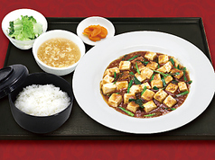 お昼の定食メニュー ALL982円(税込1080円)