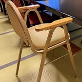 小さなお子様連れのお客様には「子イス」をご準備しております。1歳から5歳程まで対応可能となっております。また、お食い初めや節句での利用で「ベビーベット」もご準備できますのでお気軽にお問い合わせください。