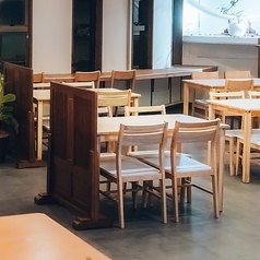 テーブル席のご用意ございます。