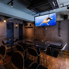 モニターが目の前に広がる、スポーツ好きにはたまらないお席です♪試合の興奮をダイレクトに感じながら、周りのお客様と一緒に盛り上がれます◎お気に入りのチームを全力で応援するなら、この席で決まりです！