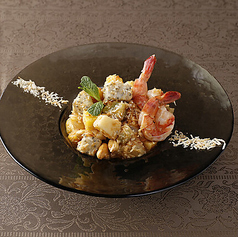 ヤムポラマイ　海老とフルーツのチョップドサラダ