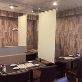 テーブル席のロールカーテンを下ろせば、周りを気にせずゆったりくつろげる半個室風のプライベート空間に♪デートやご友人との飲み会など落ち着いたお食事に最適◎