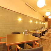 当店には専用の駐車場はございませんが、店舗のすぐ近くに便利なコインパーキングがございます◎お車でご来店されるお客様は、大変恐れ入りますがそちらの有料駐車場をご利用くださいますようお願いいたします！お酒を飲まれるお客様の運転はお断りしておりますので、公共交通機関や代行サービスなどをご利用くださいませ♪