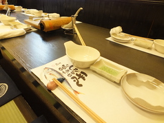 【掘りごたつ】会社宴会、地域の集まり、保護者会など、様々なシーンにご利用頂いております。お気軽にお問い合わせ下さい。総席数42席を完備！ご宴会最大35名様までOK！お客様の人数・シーンに合わせ、ご案内いたします！お席詳細・人数・ご予算など、お気軽にお問い合わせください！※写真は一例です