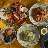 新鮮な産直野菜や、季節によって変わる旬の魚など、素材本来の味を生かしたお料理をご提供しています。ワンランク上のホテルライクな空間で優雅なひと時をお過ごしくださいませ。