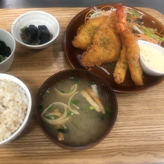 【人気のホッケフライとエビフライ】ミックスフライ定食